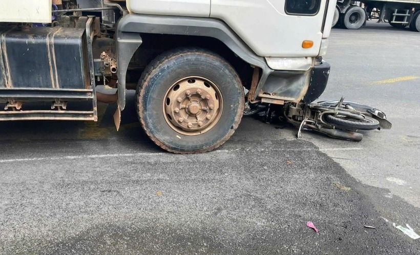 Lực lượng chức năng đang làm rõ nguyên nhân vụ tai nạn. (Ảnh : VNE)