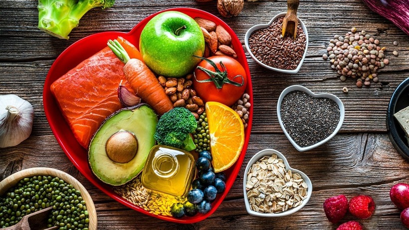 Chỉ với những thói quen đơn giản vào buổi sáng như uống một cốc nước ấm, tập thở sâu, vận động nhẹ nhàng, ăn sáng lành mạnh và hạn chế cà phê, thuốc lá, bạn đã có thể góp phần quan trọng vào việc duy trì chỉ số huyết áp ổn định, bảo vệ sức khỏe tim mạch và phòng ngừa các biến chứng nguy hiểm.