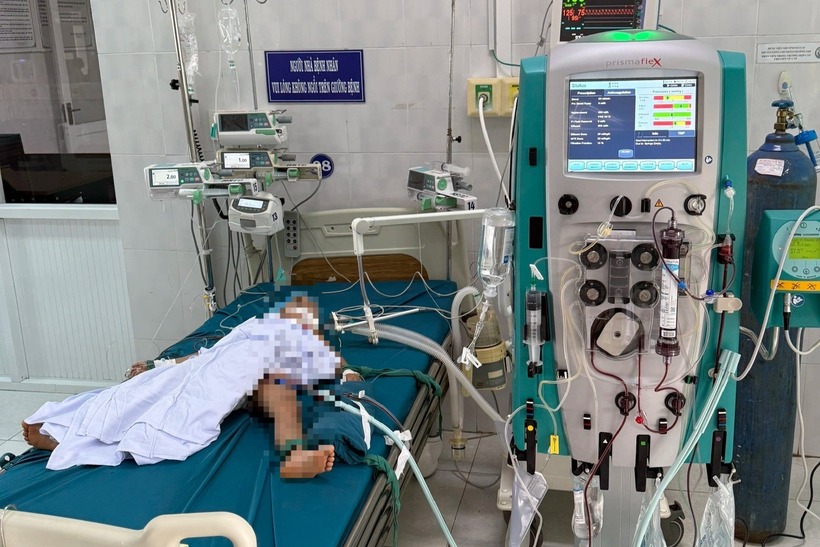 Một trong những bệnh nhi đang điều trị. Ảnh: Dân Trí.