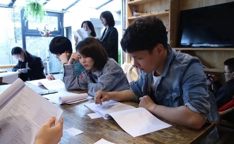 Công việc ngày càng bận khiến Tiểu Ba La không có thời gian chăm sóc cho bản thân, sức khỏe đi xuống. Ảnh minh họa