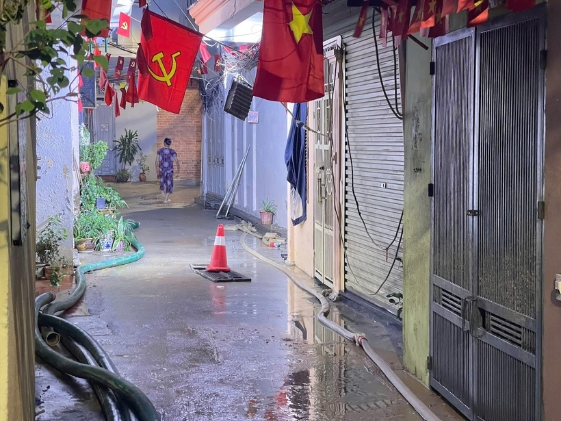 Công tác thu gom và vệ sinh hiện trường đang được triển khai khẩn trương để bảo đảm môi trường sạch sẽ, an toàn cho người dân