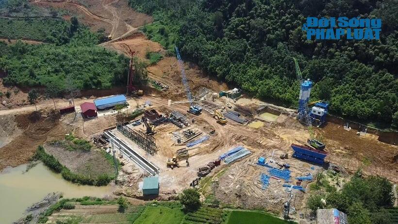 Sau nhiều tháng khởi công, dự án vẫn ì ạch do vướng mắc trong công tác giải phóng mặt bằng