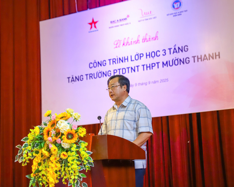 Đồng chí Vừ A Bằng - Phó chủ tịch UBND tỉnh Điện Biên phát biểu tại buổi lễ.