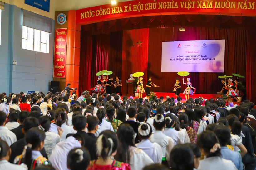 Toàn cảnh buổi lễ.