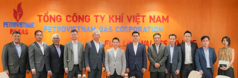 Lãnh đạo PV GAS và Petronas chụp ảnh lưu niệm tại buổi làm việc