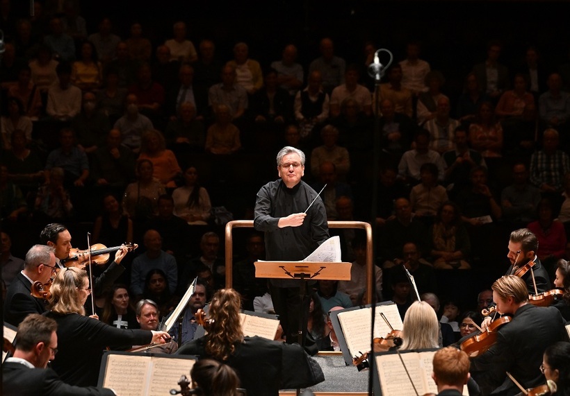 Dàn nhạc giao hưởng London Symphony Orchestra và nhạc trưởng Sir Antonio Pappano hứa hẹn mang đến những khoảnh khắc thăng hoa tại Nhà hát Hồ Gươm (Ảnh: Mark Allan)