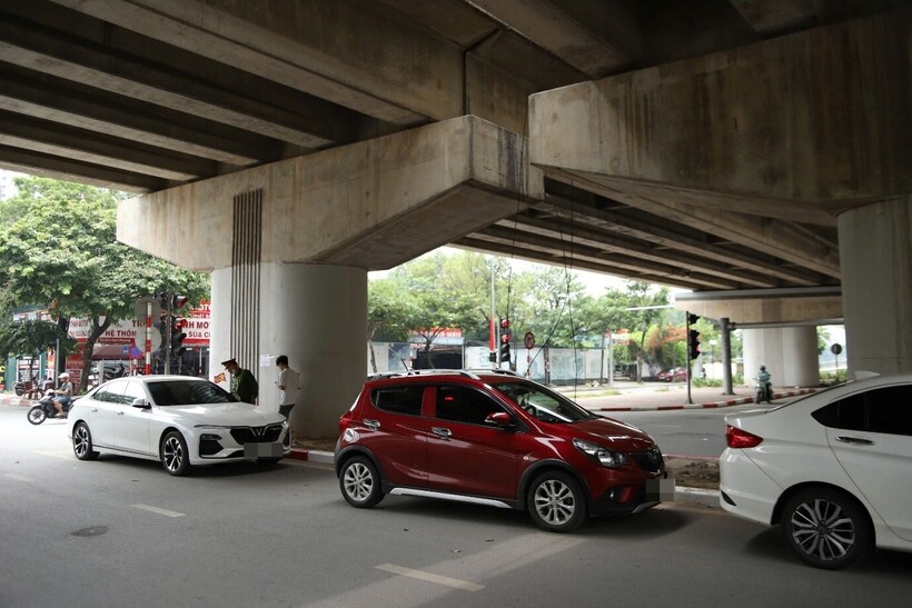 Những phương tiện dừng đỗ sai quy định.