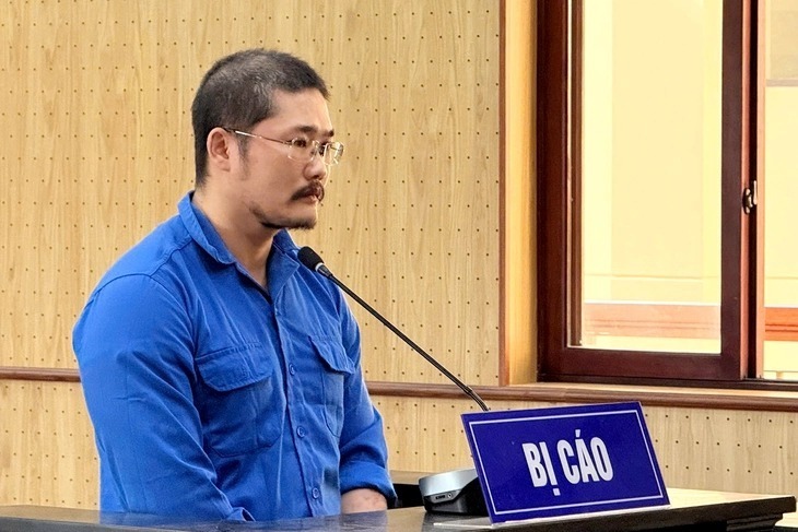 Bị cáo Nguyễn Tấn Hùng tại phiên tòa. Ảnh: Báo Tuổi trẻ.