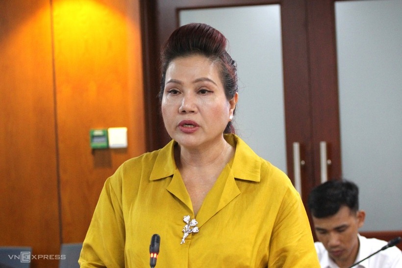 Bà Lê Thúy Hằng tại họp báo chiều 16/5. Ảnh: VnExpress
