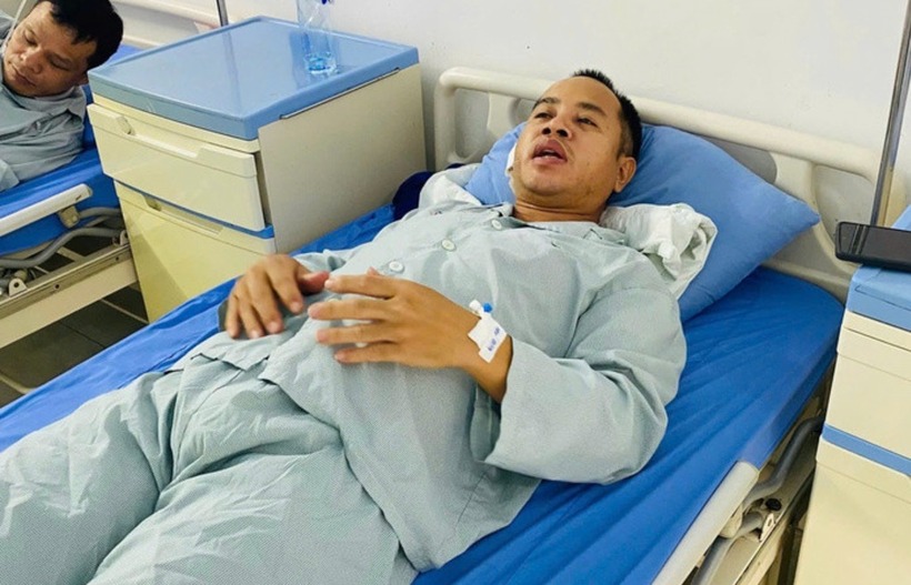 Anh Nguyễn Đức Vĩnh nhập viện sau khi bị hành hung. Ảnh: Dân Trí