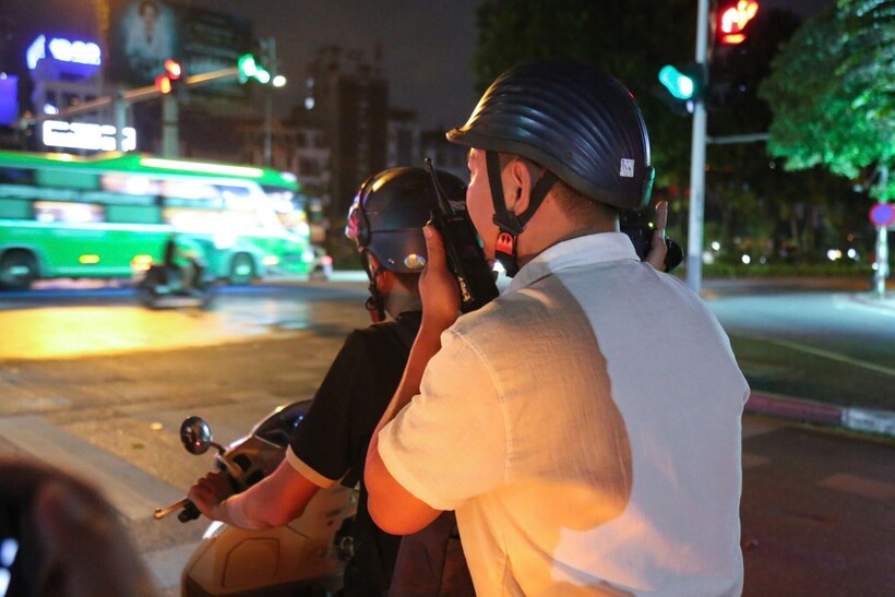 Tổ công tác mặc thường phục chịu trách nhiệm tuần tra, ghi hình vi phạm.