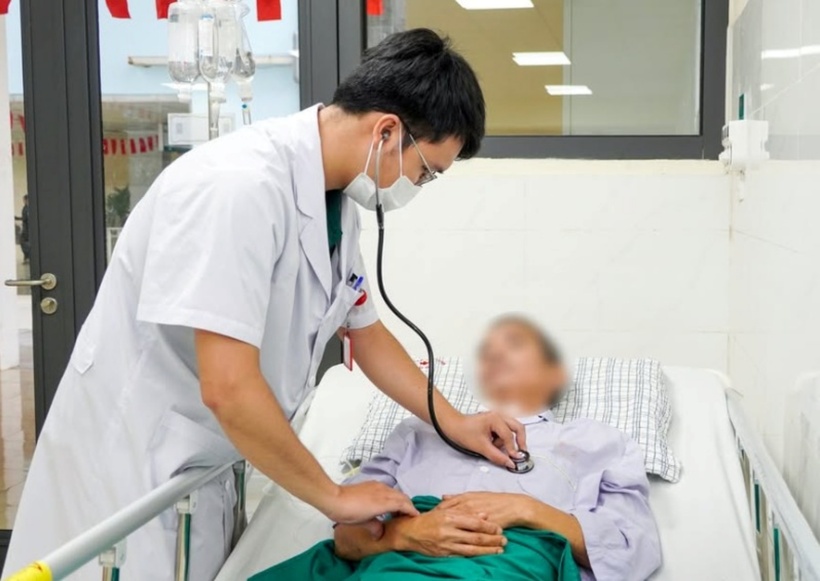 Ông C. thoát chết nhờ được phát hiện, đưa đi cấp cứu kịp thời. Ảnh: VietNamNet.