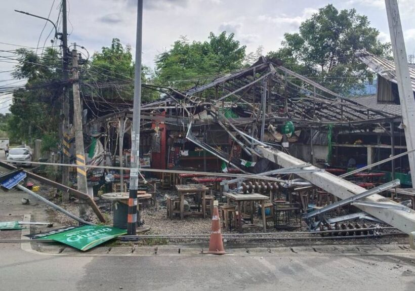 Xe bán tải lao vào cột điện cao thế kéo theo 24 cột điện đổ liên hoàn, nam ca sĩ tử vong thương tâm  - 1