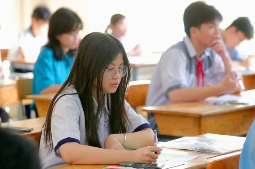 Kế hoạch của Sở GD&ĐT TP.HCM nhằm giải quyết tình trạng nhiều phụ huynh phải bỏ dở công việc để đón con do học sinh tan học quá sớm, từ 15h. Ảnh minh họa.