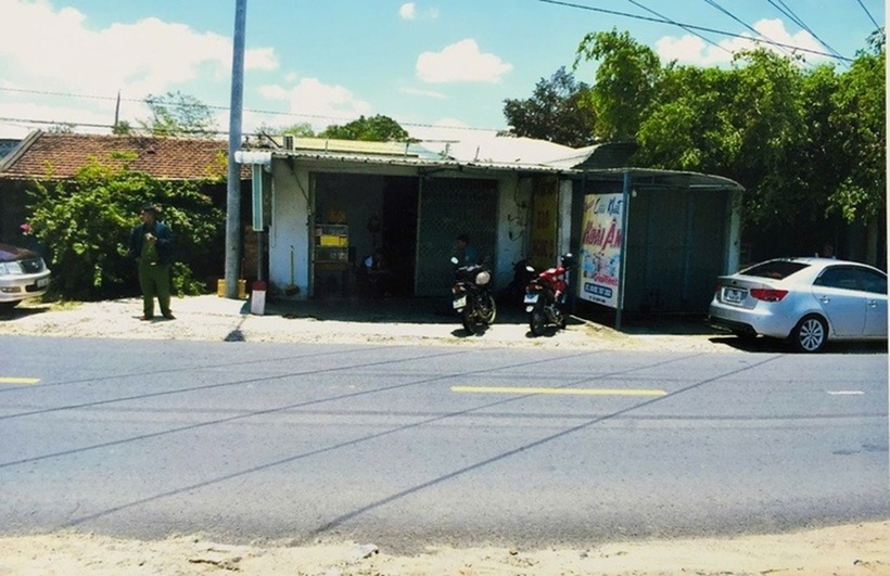 Quán nước giải khát trá hình. Ảnh: Tuổi Trẻ