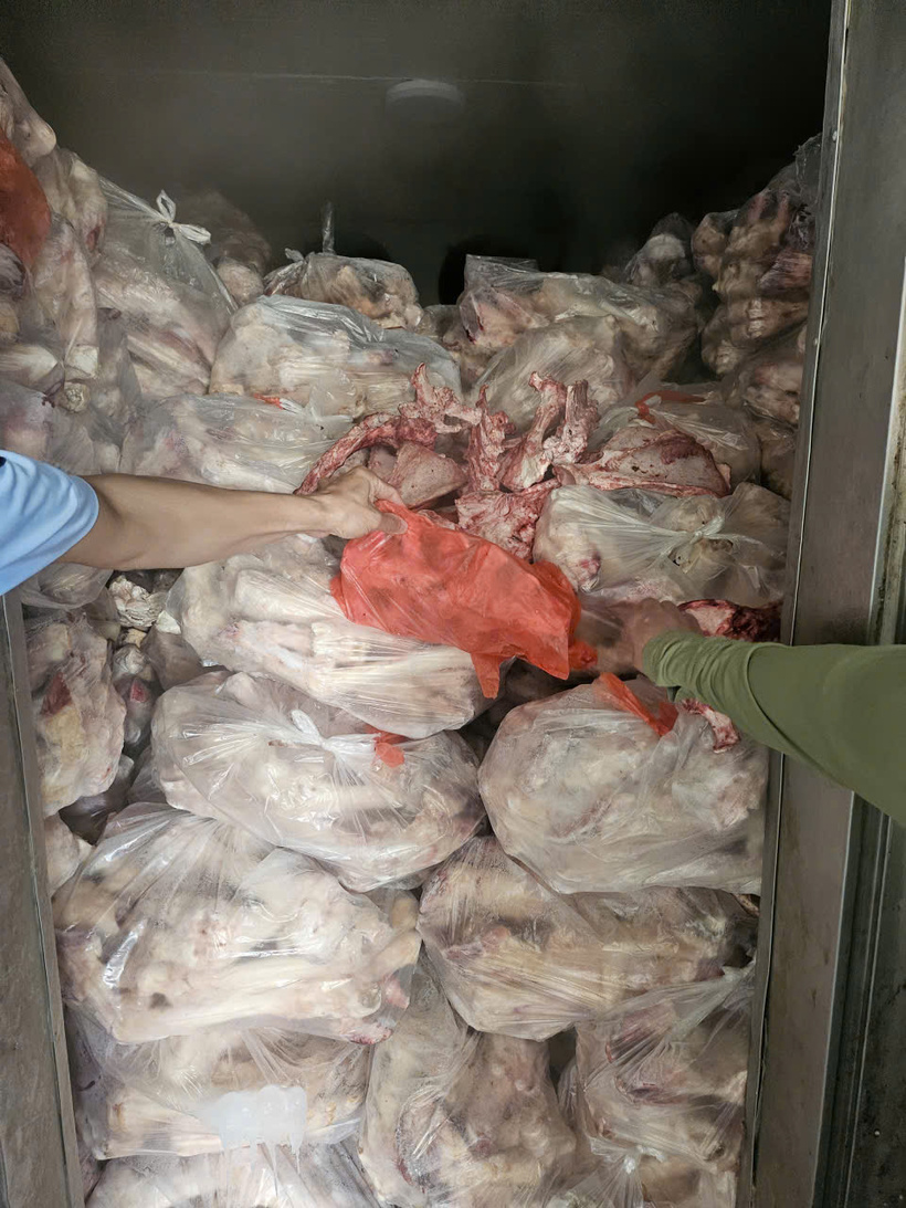 Số hàng hóa vi phạm bị cơ quan chức năng tạm giữ và tiến hành tiêu hủy theo quy định. Ảnh: QLTTHN