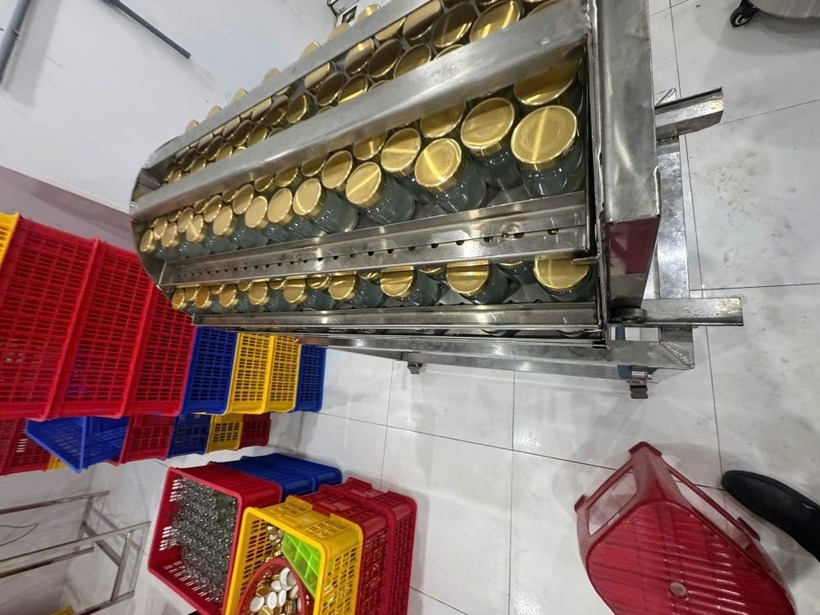 Đầu năm 2024, Trường mua sắm, trang bị máy móc, thiết bị và lập xưởng sản xuất yến chưng có trụ sở đóng tại phường Điện Bàn Đông (Đà Nẵng).