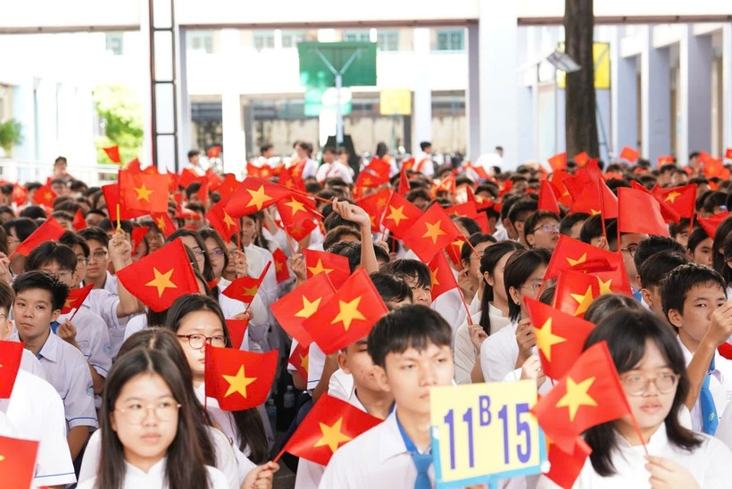 TP.HCM hiện có hơn 2,5 triệu học sinh các cấp. Ảnh: Báo Dân việt.