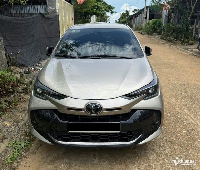 Chiếc xe taxi trong vụ việc. Ảnh: Vietnamnet