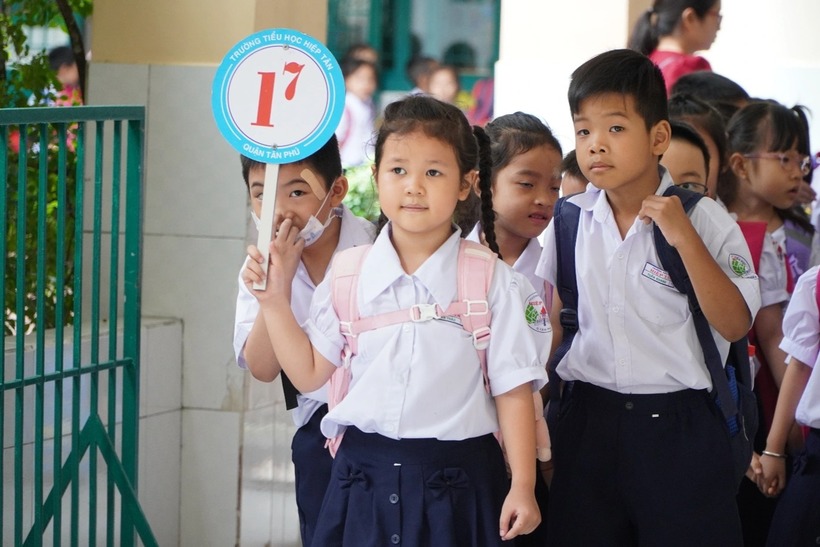 Học sinh Trường Tiểu học Hiệp Tân, TP.HCM. Ảnh: Dân trí