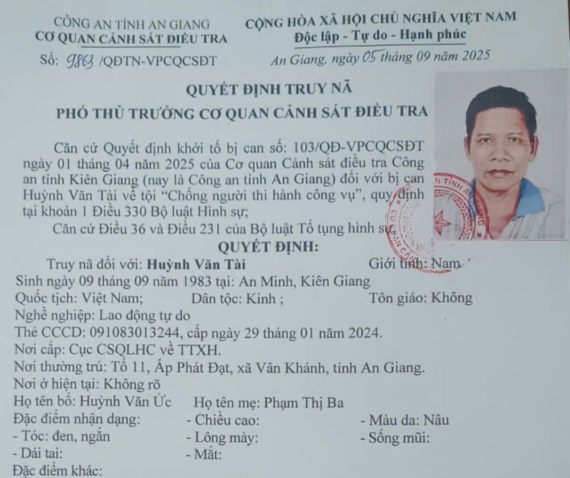 Quyết định truy nã đối tượng Huỳnh Văn Tài. Ảnh: Lao động