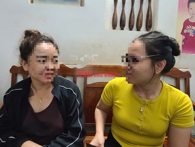 Bà L.T.L.C. (bìa trái). Ảnh: Người lao động