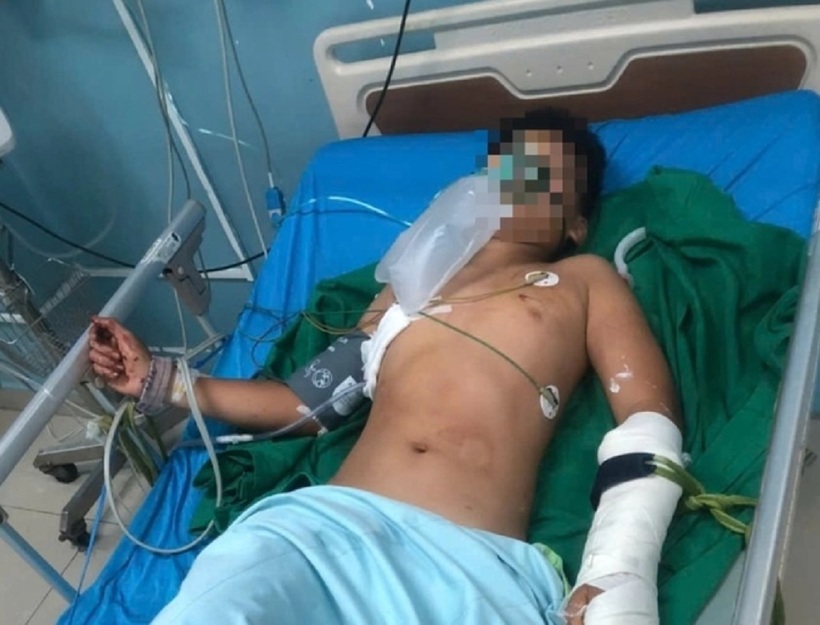 Cháu T.T.P đang nằm điều trị tại bệnh viện. Ảnh: Lao động