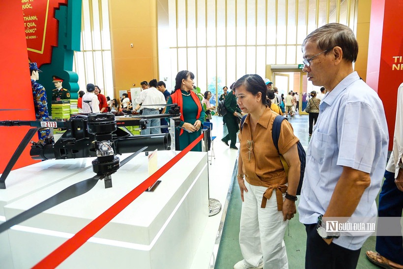 Hàng nghìn người dân đổ về triển lãm thành tựu đất nước trong ngày cuối cùng mở cửa - 10