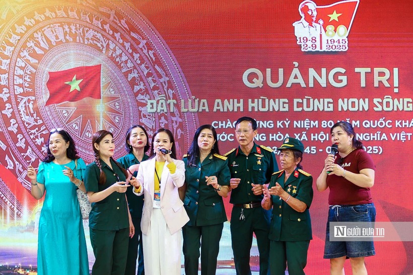 Hàng nghìn người dân đổ về triển lãm thành tựu đất nước trong ngày cuối cùng mở cửa - 12