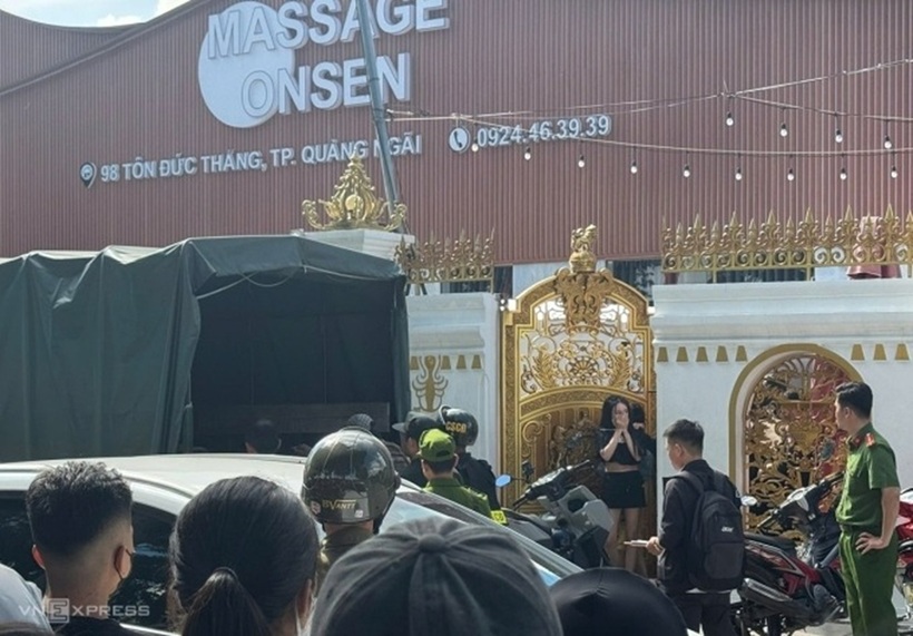 Cảnh sát phong tỏa quán karaoke Venus nổi tiếng ở Quảng Ngãi