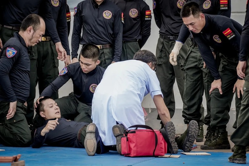 Ngô Kiến Huy chấn thương dây chằng