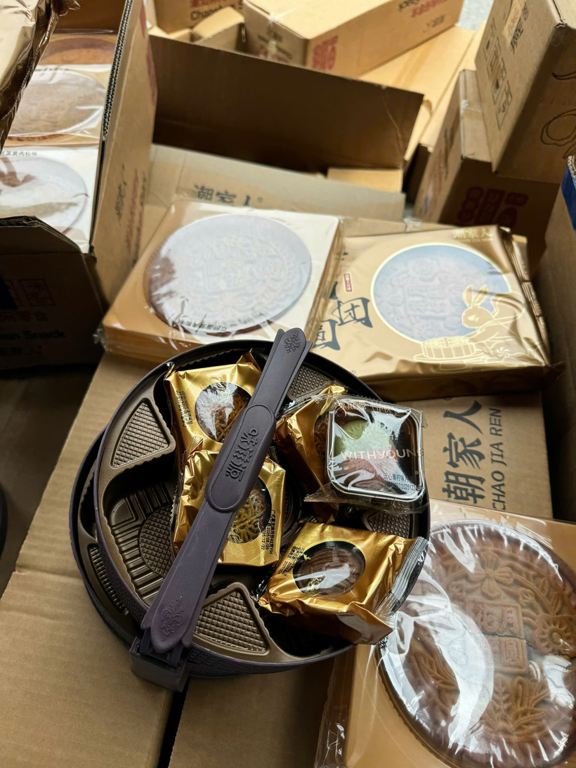 QLTT Hà Nội: Thu giữ hơn 1.100 bánh Trung thu nhập lậu, tiêu hủy toàn bộ - 3