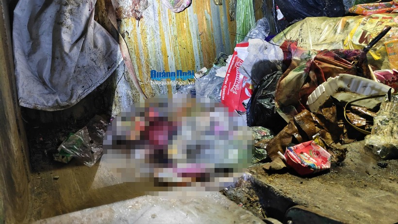 Trẻ sơ sinh bị phát hiện trong tình trạng đã tử vong. (Ảnh: Báo Quảng Ngãi)