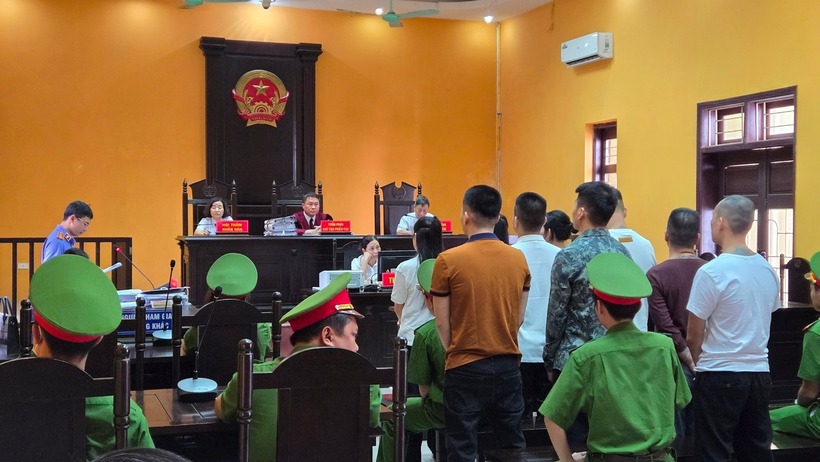 Các bị cáo tại phiên toà. Ảnh: Công lý.
