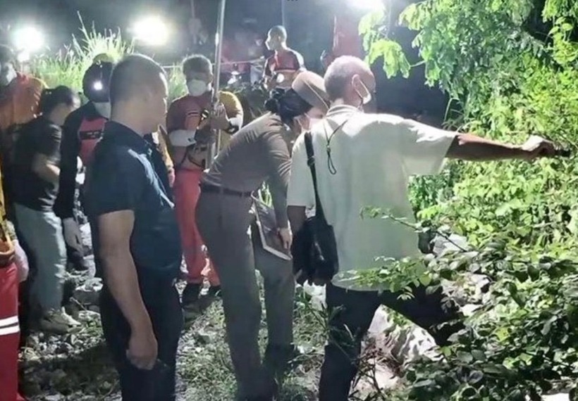 Lực lượng chức năng kiểm tra hiện trường.