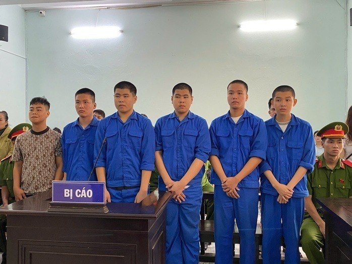 Các bị cáo tại phiên tòa. Ảnh: Báo Tuổi trẻ.