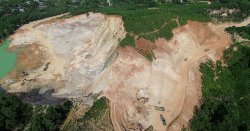 Mỏ đất tại xã Tượng Sơn, Nông Cống của Nguyễn Anh Tuấn. (Ảnh: CAND)