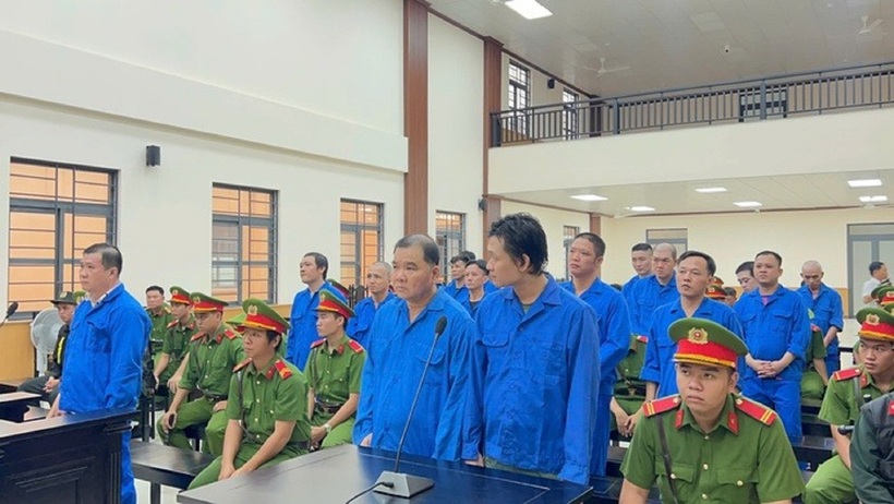 Các bị cáo tại phiên xét xử. Ảnh: Người lao động