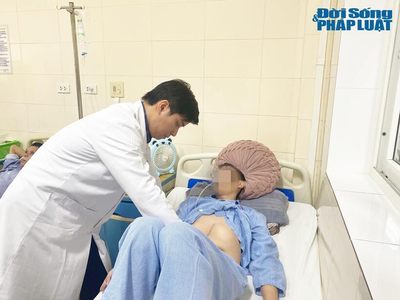 Theo bác sĩ, bệnh ung thư đại trực tràng đang có xu hướng trẻ hóa. Ảnh:L.Liên