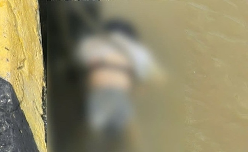 Thi thể nữ được tìm thấy trên sông Sài Gòn. Ảnh: Lao động