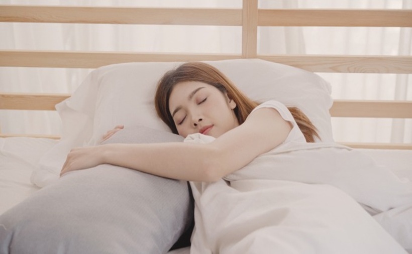 Nếu bạn thuộc nhóm người chỉ ngủ ngon khi có chăn, hãy coi đó như một thói quen tự nhiên, hoàn toàn bình thường, thậm chí còn mang lại nhiều lợi ích cho giấc ngủ và sức khỏe tổng thể.