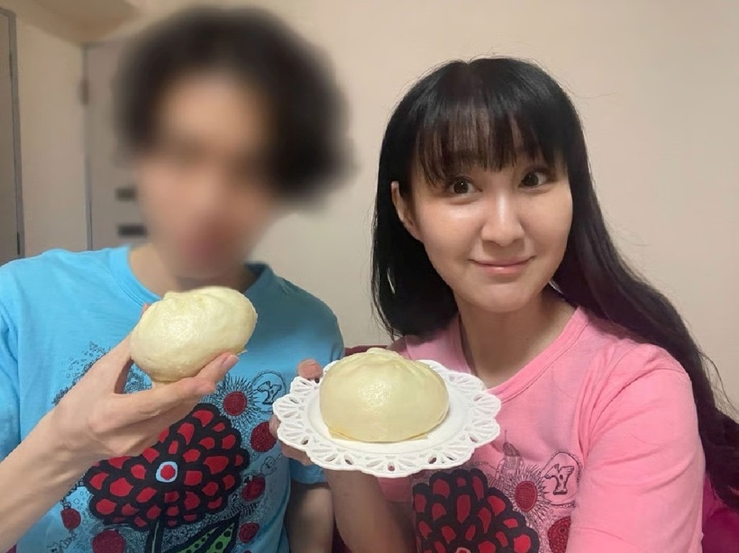 Sau 3 năm "góp gạo thổi cơm chung", bà Azarashi và chồng rất hạnh phúc. Ảnh: Chanto JP.