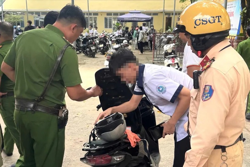 Nam sinh lớp 12 dương tính với cần sa trong trường học. (Ảnh: PLO)