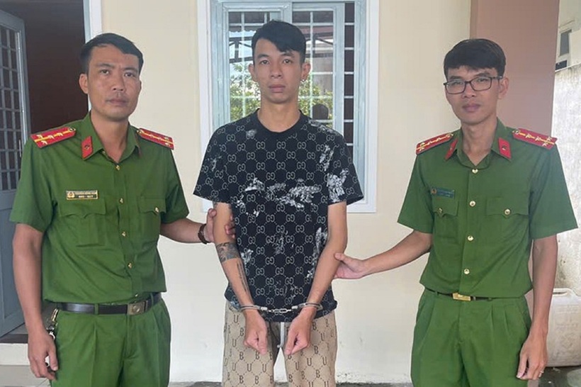 Hồ Tuấn Khanh tại cơ quan công an. Ảnh: Công an Cần Thơ/VnExpress