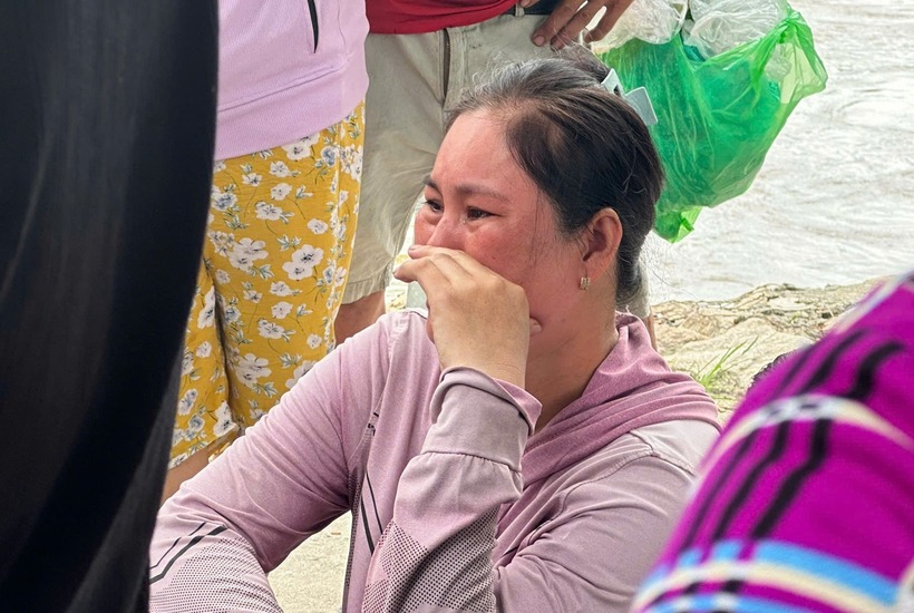 Bà Trần Thị Chẵn gục ngã bên bờ kênh. Ảnh: Vietnamnet.