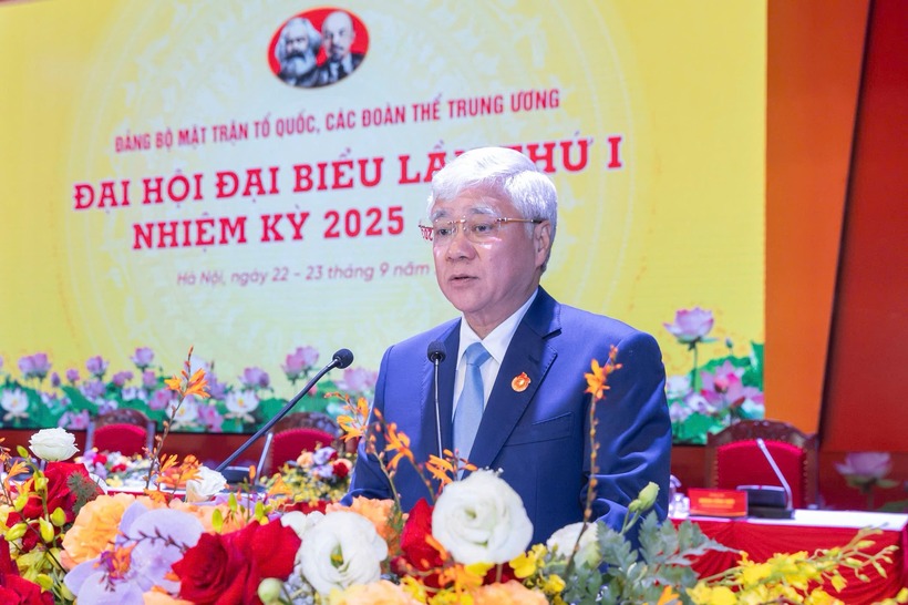 Chủ tịch Đỗ Văn Chiến điều hành nội dung bầu Đoàn Chủ tịch, Đoàn Thư ký Đại hội (Ảnh: Quang Vinh).
