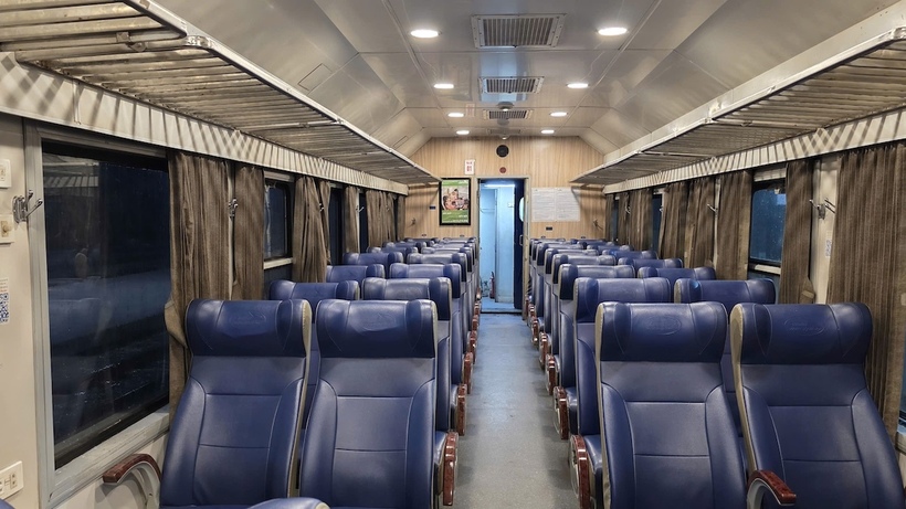 Ngành Đường sắt vận hành đôi tàu có ký hiệu HP15/HP16, gồm từ 5-8 toa xe ghế ngồi mềm 64 chỗ