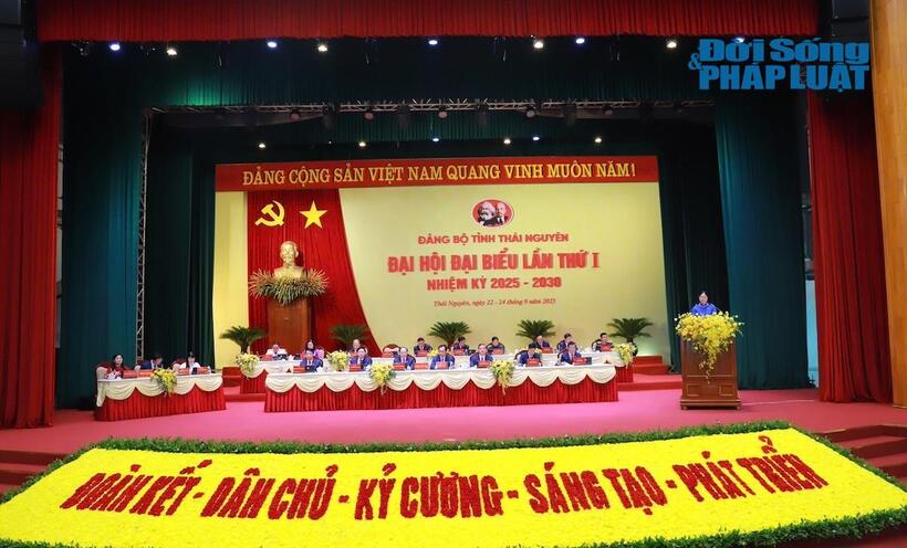 Đoàn Chủ tịch và Thư ký đại hội