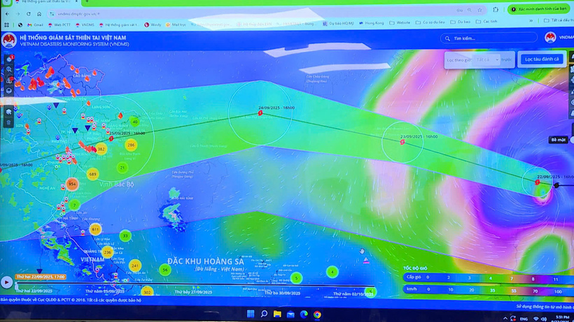 Do ảnh hưởng của hoàn lưu bão trên khu vực phía Bắc của biển Đông gió mạnh cấp 8-9, sau tăng lên cấp 10-14, vùng gần tâm bão đi qua cấp 15-17, giật trên cấp 17, sóng biển cao trên 10,0m; biển động dữ dội.