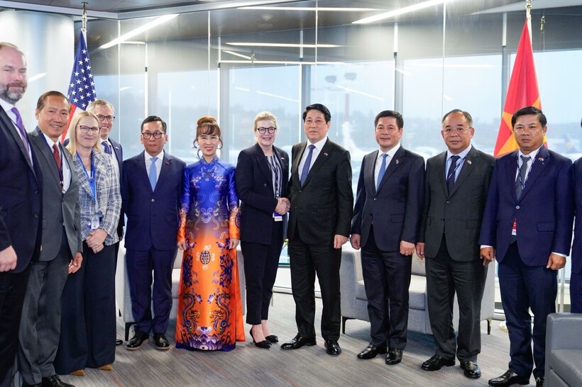 Chủ tịch nước Lương Cường cùng đoàn lãnh đạo cấp cao Việt Nam, Vietjet và Boeing